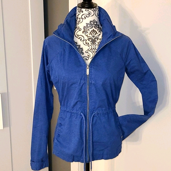 Bench Jacket w/ Zipper/Hood Feature! - Picture 5 of 9